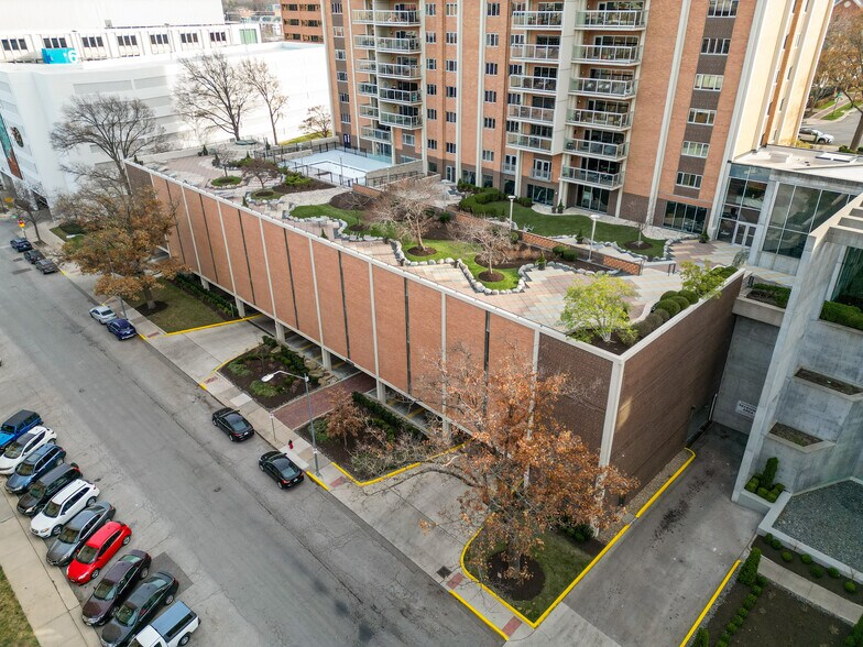 More Photos Of 121 W 48th St, Kansas City Apartments For Lease