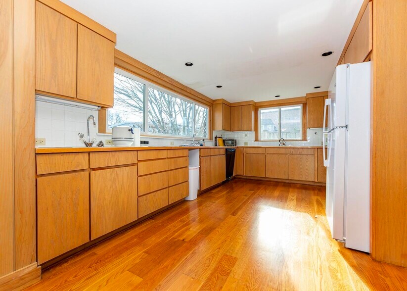 More Photos Of 109 Shore Rd, Southwest Harbor Flex For Sale