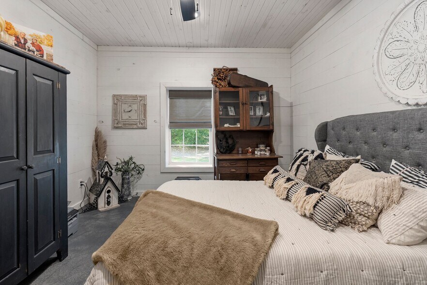 More Photos Of 1297 County Road 3318, Greenville Specialty For Sale