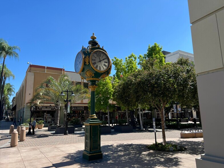 More Photos Of 3730 Main St, Riverside Storefront Retail Office For Lease