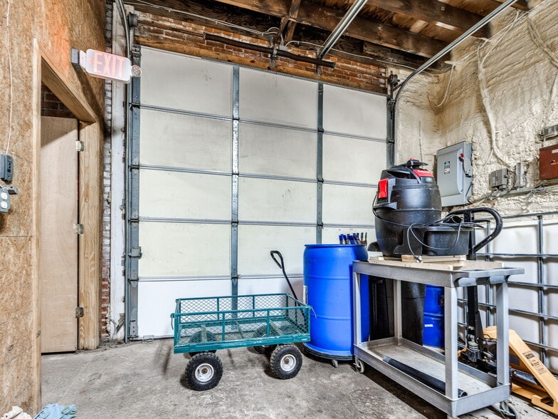 More Photos Of 212 W Main St, Shawnee Storefront Retail Office For Lease