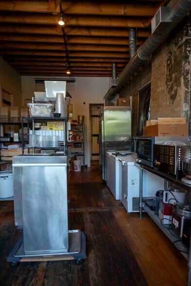 More Photos Of 1829 W Chicago Ave, Chicago Storefront Retail Residential For Lease