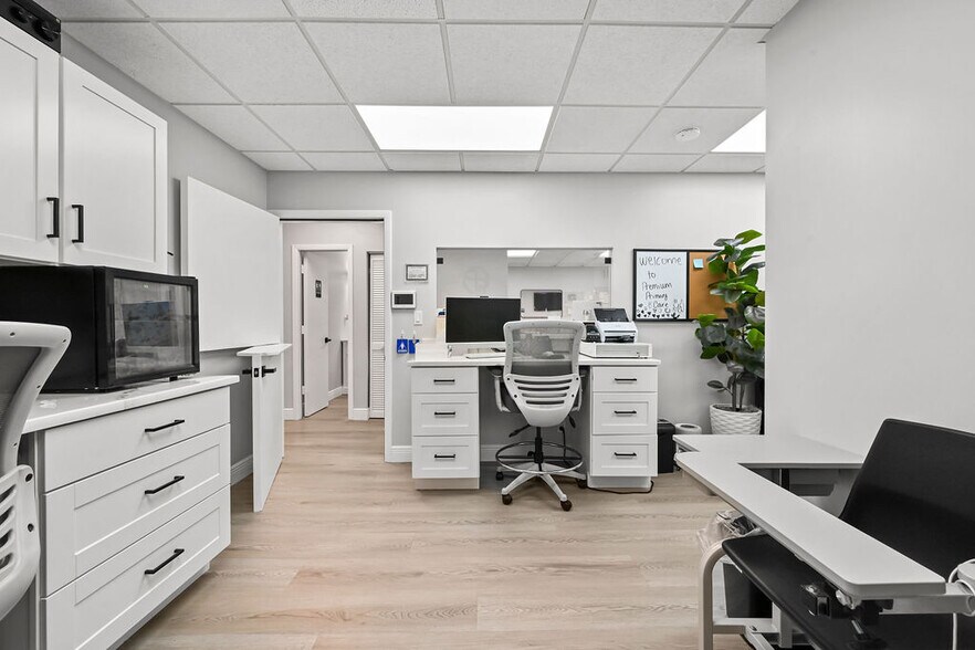 More Photos Of 1801 SE Hillmoor Dr, Port Saint Lucie Medical For Lease
