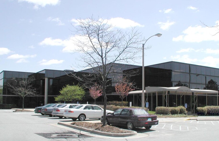 Primary Photo Of 5 Shaws Cv, New London Medical For Lease