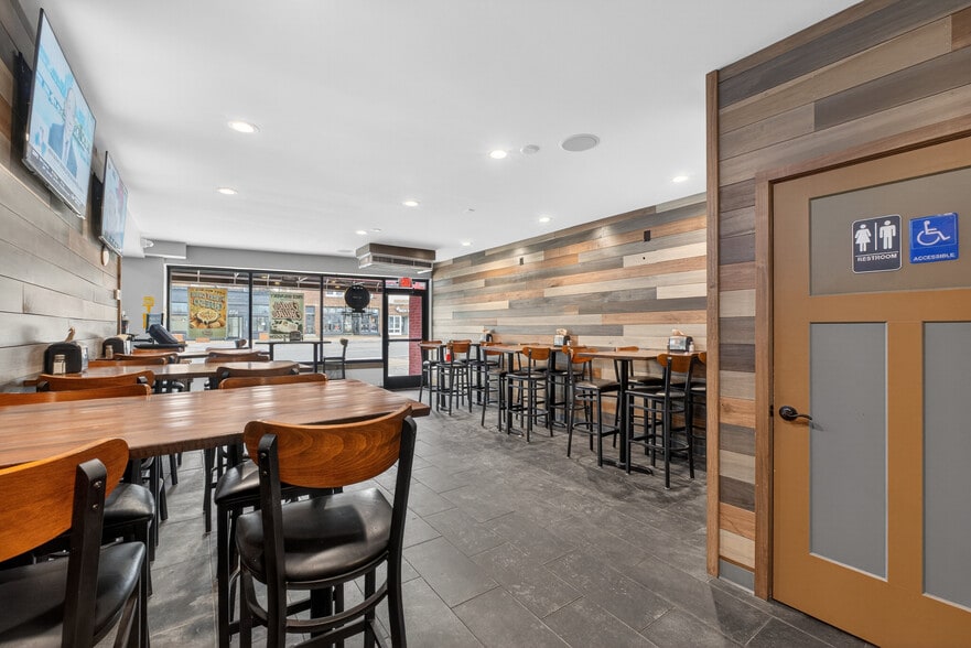 More Photos Of 8713 Gravois Rd, Saint Louis Restaurant For Sale
