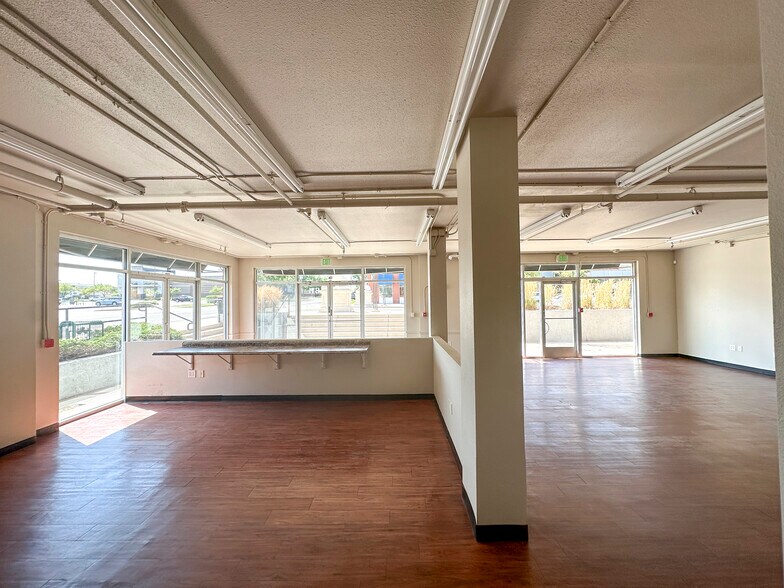 More Photos Of 801-901 Englewood Pky, Englewood Apartments For Lease