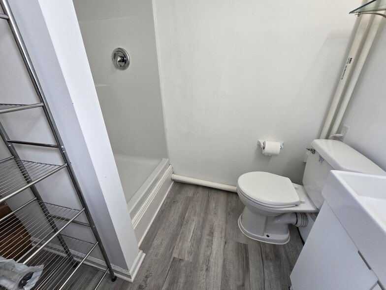 More Photos Of 1667 E 40th St, Cleveland Loft Creative Space For Sale