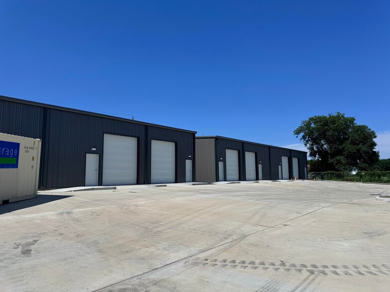 More Photos Of 14940 Beechnut st, Houston Unknown For Lease