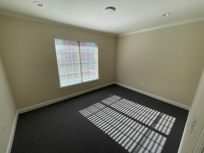 More Photos Of 8668 John Hickman Pky, Frisco Medical For Sale