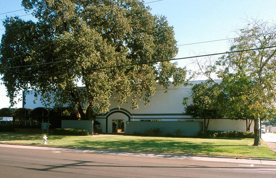 More Photos Of 320 Commerce Cir, Sacramento Warehouse For Lease