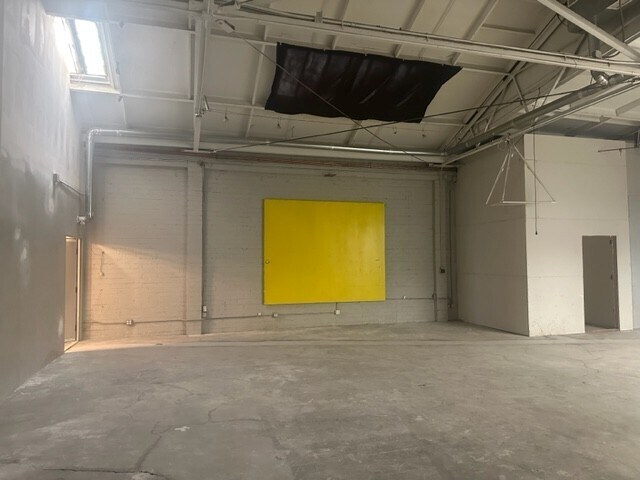 More Photos Of 5810 W 3rd St, Los Angeles Storefront For Lease