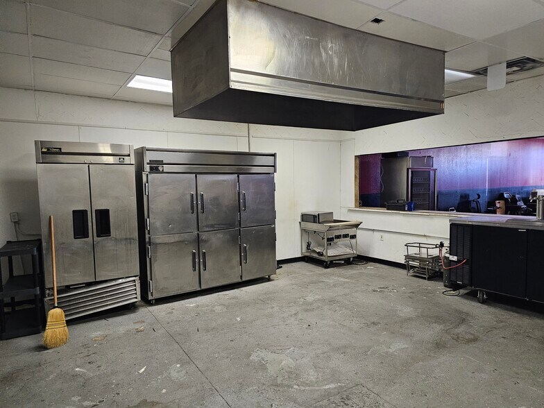 More Photos Of 953 E Sahara Ave, Las Vegas Storefront For Sale