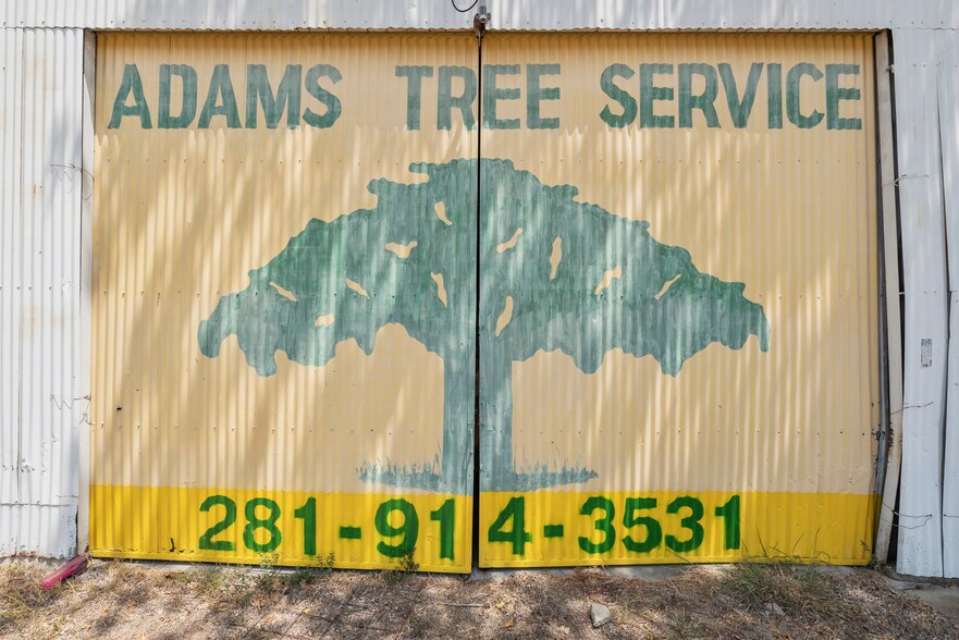 More Photos Of 800 Avenue D, Katy Warehouse For Sale