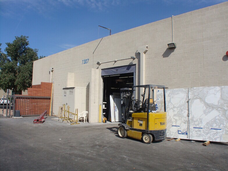 More Photos Of 7307 W Boston St, Chandler Warehouse For Lease
