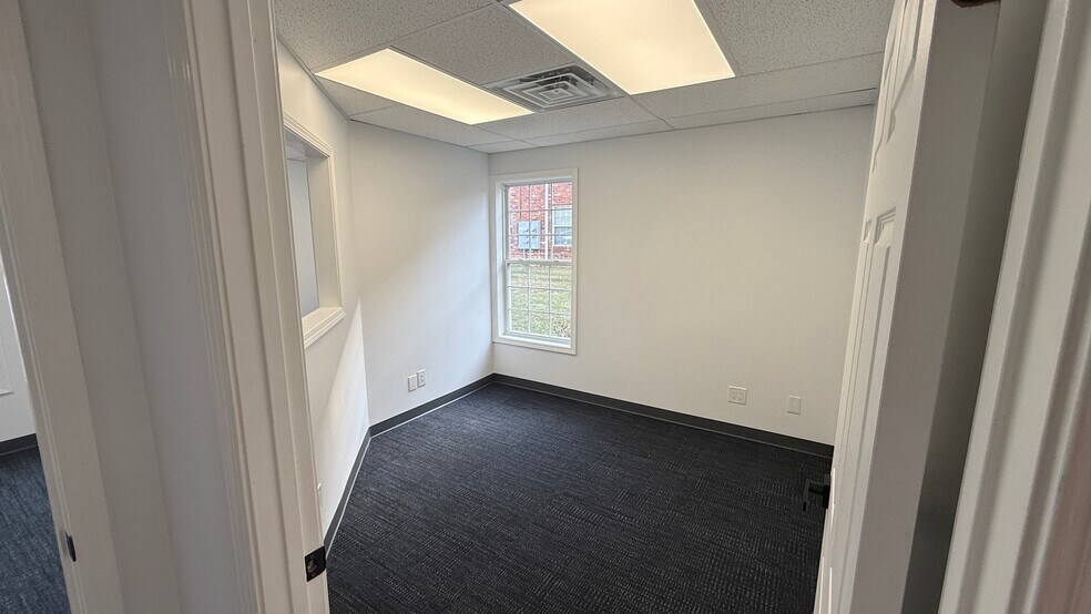 More Photos Of 11801 Brinley Ave, Louisville Medical For Lease