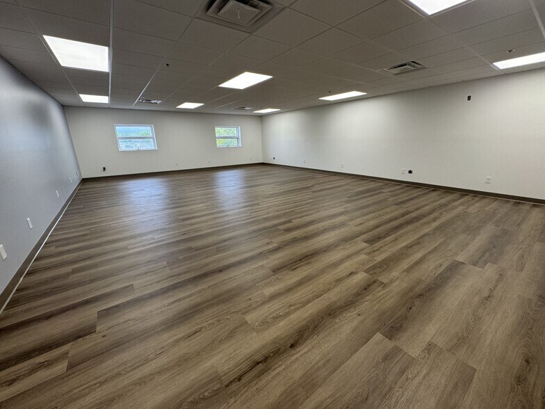 More Photos Of 500 Raybestos Dr, Upper Sandusky Manufacturing For Sale