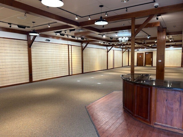 More Photos Of 8740 Montgomery Rd, Cincinnati Unknown For Lease