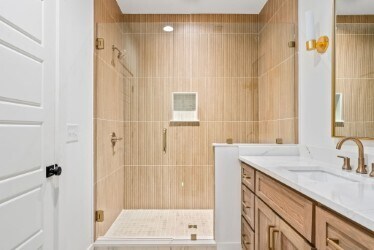 More Photos Of 580 Pride Ave, Auburn Specialty For Sale