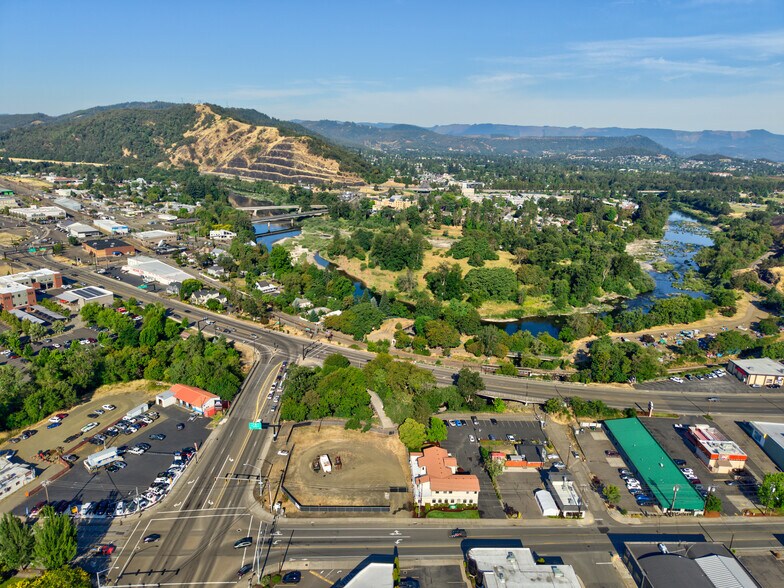 More Photos Of 328 NE Winchester St, Roseburg Land For Sale