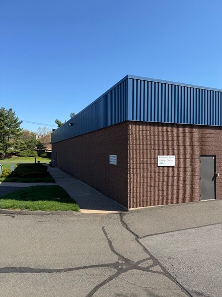 More Photos Of 65 Louis St, Newington Flex For Lease