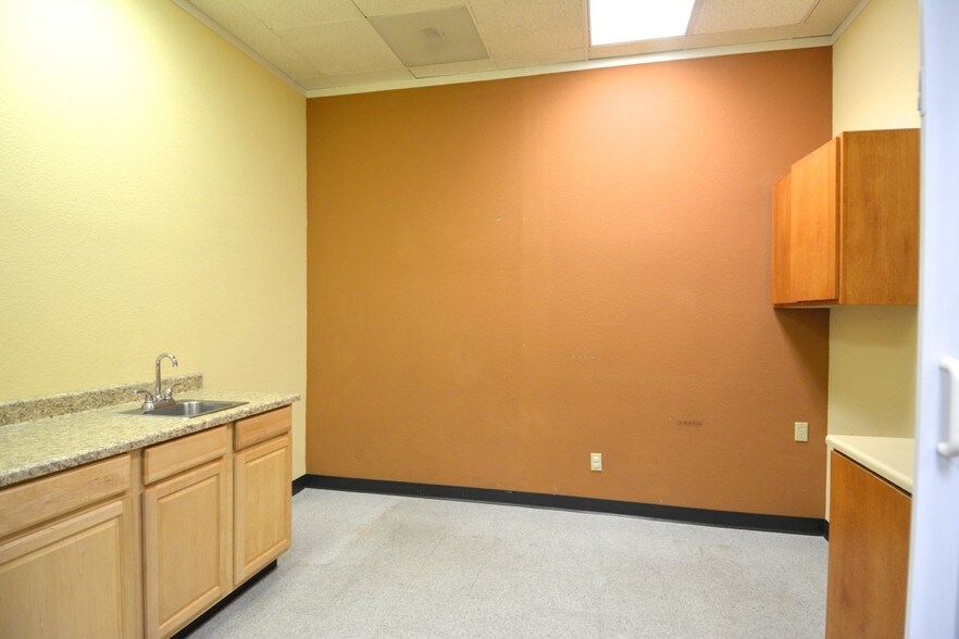 More Photos Of 11990 Heritage Oak Pl, Auburn Office For Lease