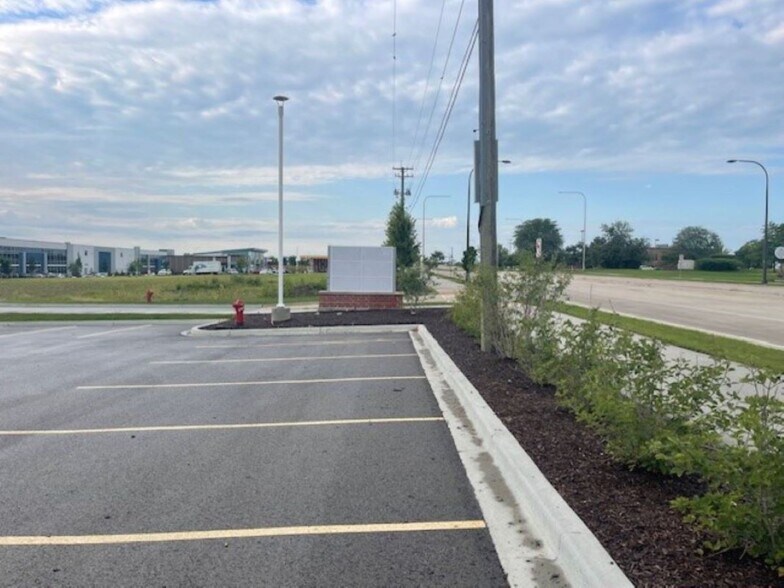 More Photos Of 1241 N Rohlwing Rd, Itasca General Retail For Lease