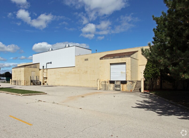 More Photos Of 831-937 Greenridge Ct, Mukwonago Unknown For Lease