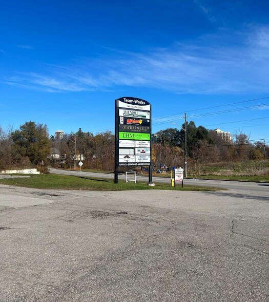 More Photos Of 164 Innisfil St, Barrie Warehouse For Lease