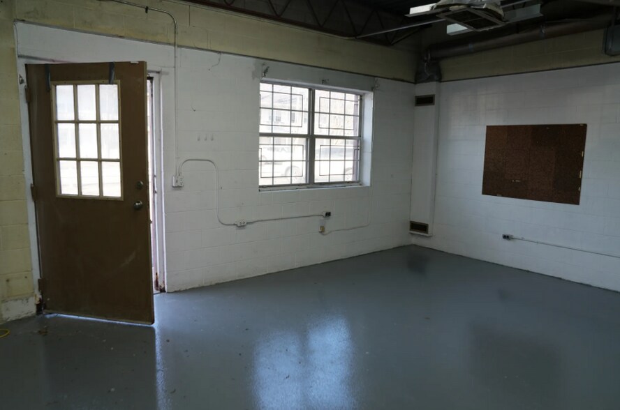 More Photos Of 5333 Secor Rd, Toledo Light Manufacturing For Lease