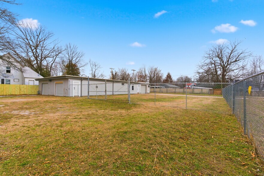 More Photos Of 1424 E Florida St, Springfield Light Manufacturing For Lease