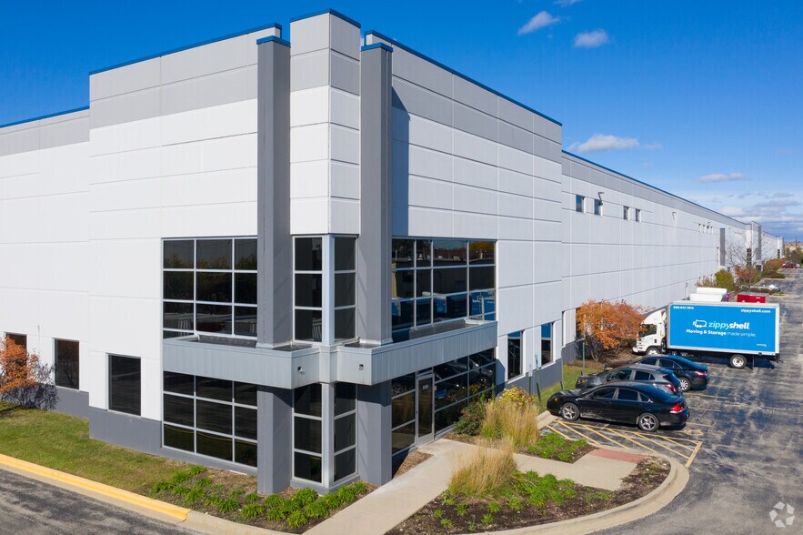 More Photos Of 601-609 Dempster St, Mount Prospect Warehouse For Lease