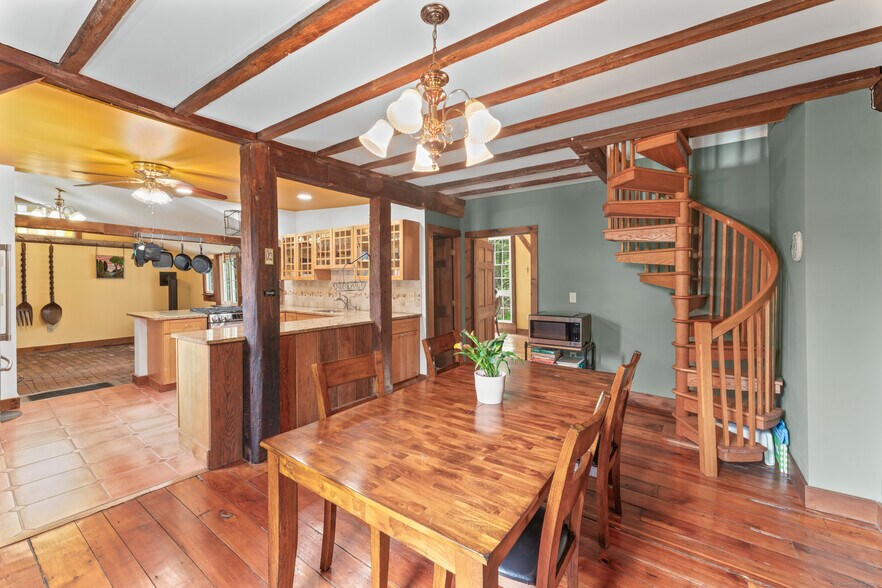 More Photos Of 11 Glen Rd, Sandy Hook Apartments For Sale