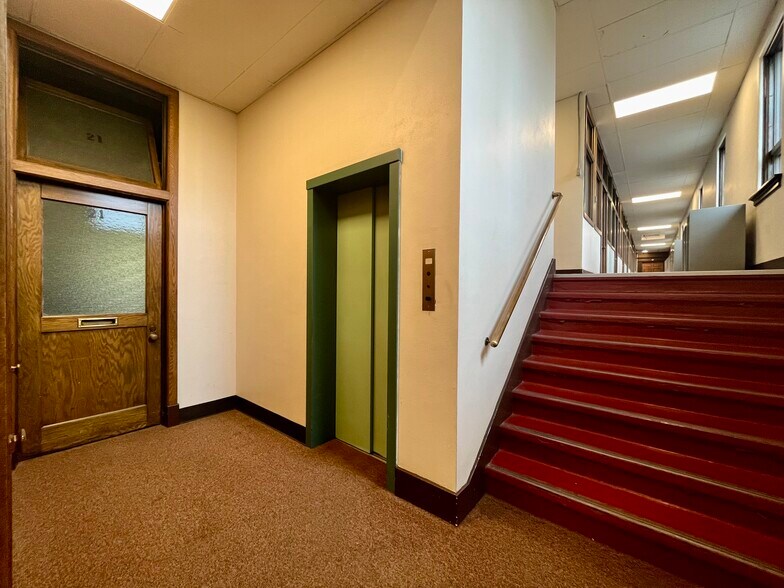 More Photos Of 230 W Grand Ave, Wisconsin Rapids General Retail For Sale