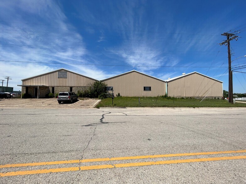 Primary Photo Of 3110 Center St, Temple Industrial For Sale