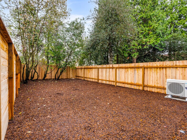 More Photos Of 2478 SE Lincoln St, Portland Multifamily For Sale