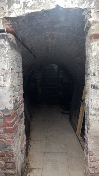 More Photos Of 192 Bay St, Staten Island Storefront Retail Residential For Lease