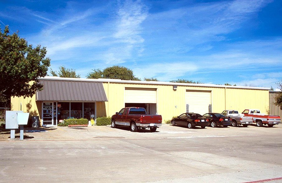 More Photos Of 1502 S I-35 E, Lancaster Warehouse For Lease