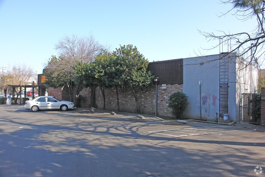 More Photos Of 1618 Broadway, Sacramento Freestanding For Lease