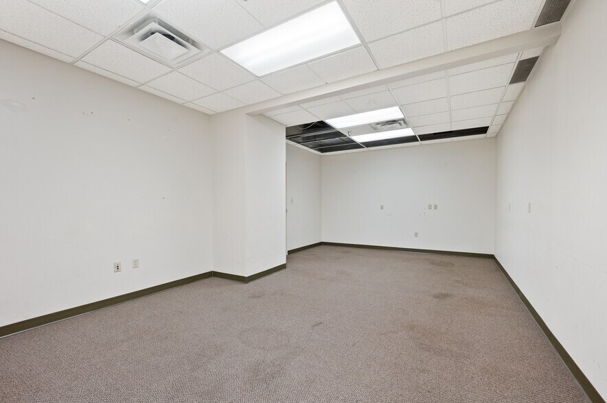 More Photos Of 105 Bradford Rd, Wexford Office For Lease