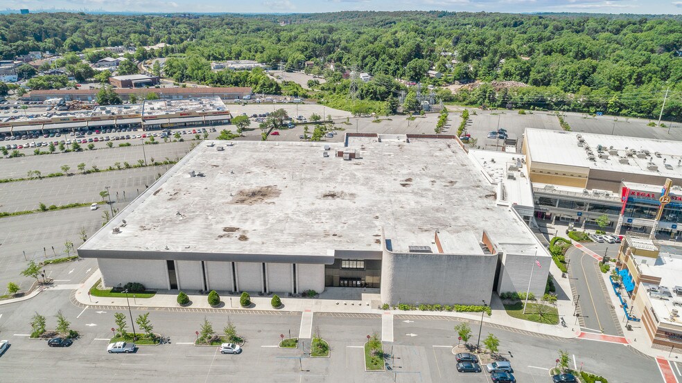 More Photos Of 5101-9119 Fashion Dr, Nanuet General Retail For Lease