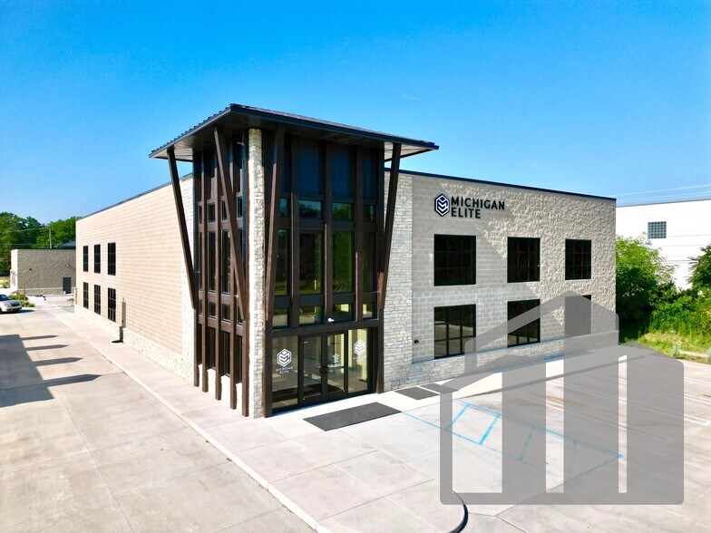 More Photos Of 10555 Grand River Ave, Brighton Specialty For Lease