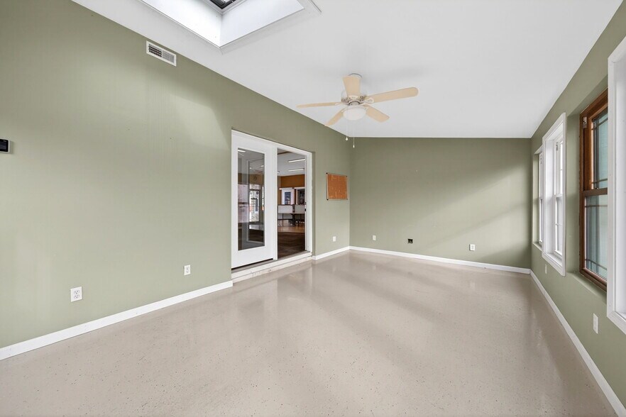 More Photos Of 114-116 E Orleans St, Pacific Office For Sale