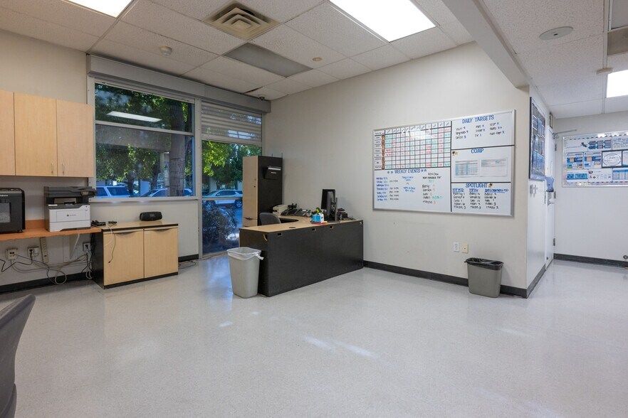 More Photos Of 4180 Truxtun Ave, Bakersfield General Retail For Sale