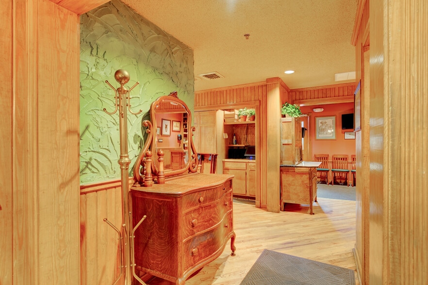 More Photos Of 1702 Park Hill Dr, Gainesville Restaurant For Sale