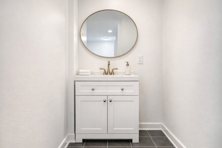 More Photos Of 208 Warren St, Hudson Apartments For Sale