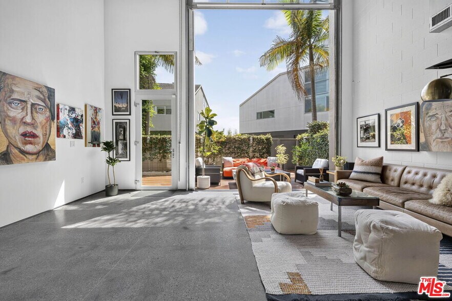More Photos Of 2120 Narcissus Ct, Venice Office For Sale