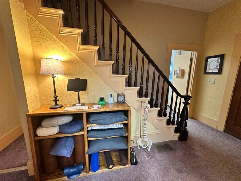 More Photos Of 830 Saginaw St S, Salem Medical For Sale
