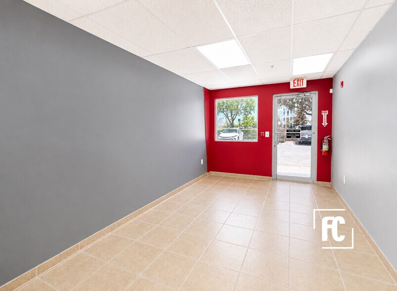More Photos Of 450-494 NW Lake Whitney Pl, Port Saint Lucie Warehouse For Sale