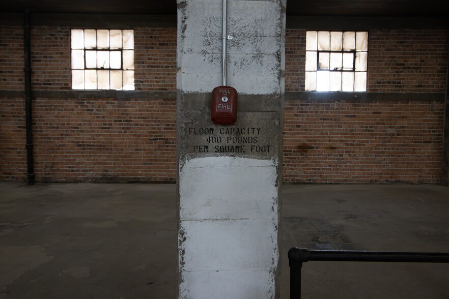 More Photos Of 902 S 1st Ave, Pocatello Distribution For Lease