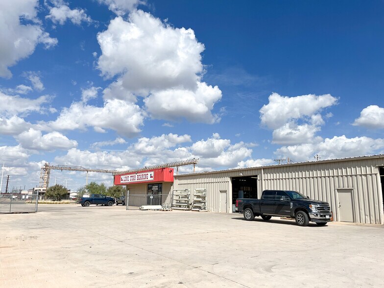 More Photos Of 702 E 34th St, Lubbock Warehouse For Sale